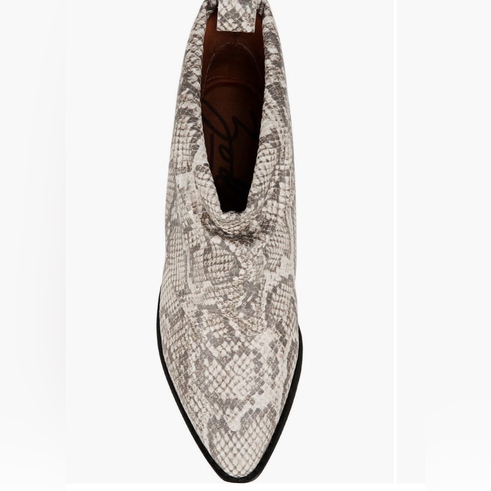 Zodiac Snakeskin Pattern Ankle Booties Size 6 Cream Python Pointed Toe Boots - Picture 3 of 9